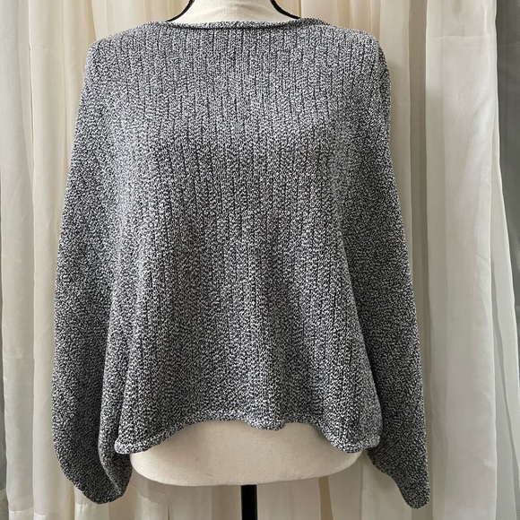 NWOT Tahari Cropped Grey Knit Oversized Sweater - Picture 4 of 8